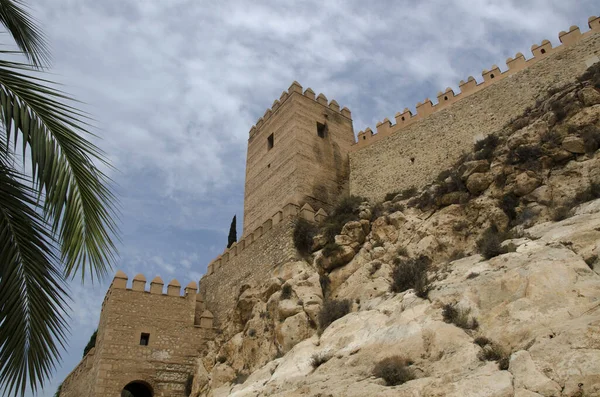 Complesso Fortificato Alcazaba Almeria Spagna Sotto Cielo Nuvoloso — Foto Stock