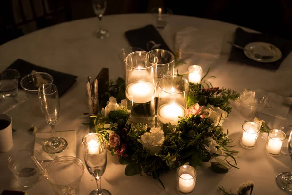 Closeup Set Table Decorated Flowers Candles Dark Roo — Stock Photo, Image