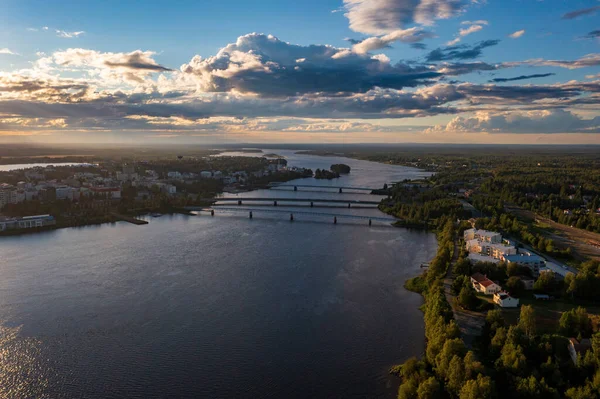 Tornionjoki Köprülerinin Hava Manzarası Yaz Akşamı Finlandiya Tornio — Stok fotoğraf