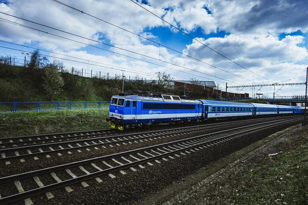 Prague Cseh Köztársaság Ápr 2021 Közelkép Cseh Kék Vonatról Amint — Stock Fotó