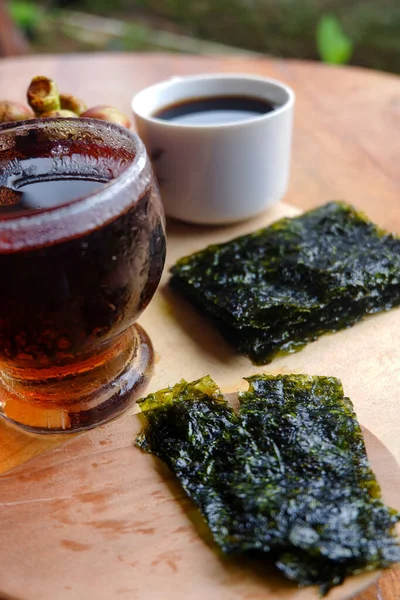 Chopped Seaweed Cup Iced Coffee Wooden Table — Stock Photo, Image