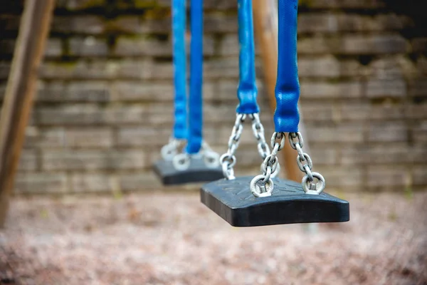 Primo Piano Altalene Nel Parco Giochi Bambini — Foto Stock