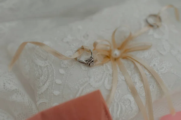 Closeup Shot Pair Wedding Rings — Stock Photo, Image