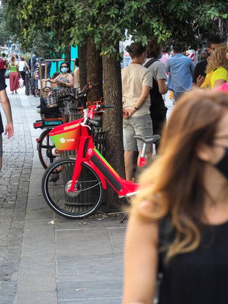 Mila Italien Aug 2021 Lokalbefolkningen Och Turister Promenader Gatorna Centrum — Stockfoto