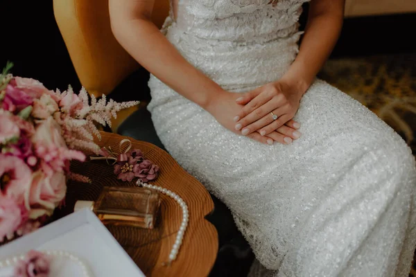 Closeup Shot Bride Sitting Bridal Room Her Wedding Day — Stock Photo, Image