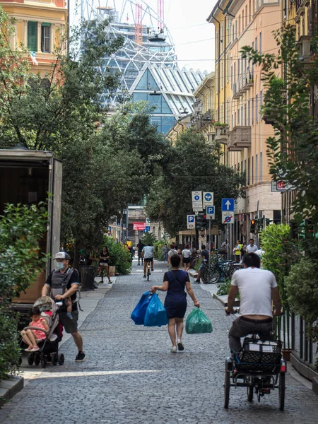 Paris France Juli 2018 Människor Går Längs Gatan Staden Barcelona — Stockfoto