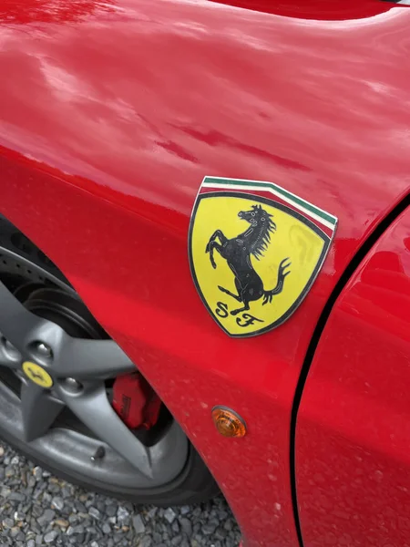 Uden Netherlands Aug 2021 Червоний Ferrari Спортивний Логотип Виставці Уден — стокове фото