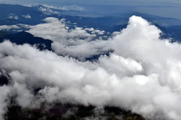 Die Berge Unter Dem Himmel — Stockfoto