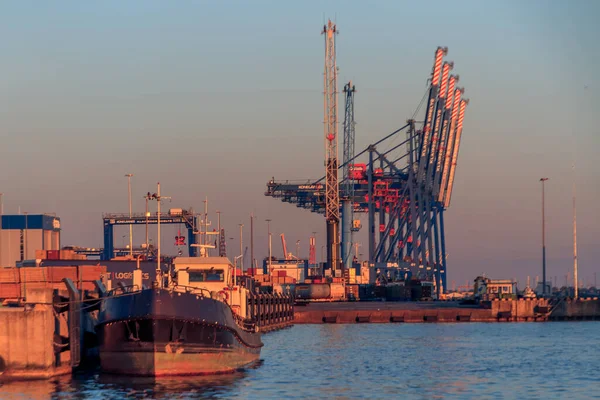 Bulutlu Mavi Gökyüzünün Altında Baltık Denizi Üzerindeki Klaipeda Limanı Nın — Stok fotoğraf