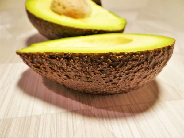 Een Close Shot Van Verse Rijpe Avocado — Stockfoto
