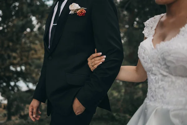 結婚式中の花嫁と新郎のショット — ストック写真