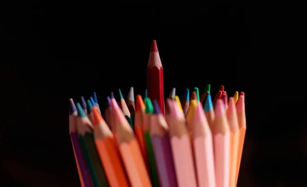 Gros Plan Bouquet Crayons Couleur Sur Fond Sombre — Photo