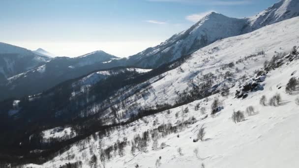 Όμορφο Ορεινό Τοπίο Χιονισμένα Βουνά — Αρχείο Βίντεο