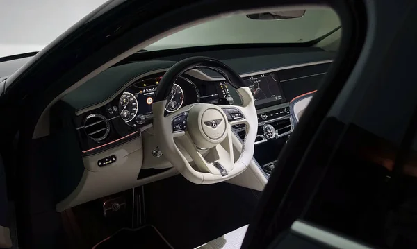 Munhh 2021 Bentley Flying Spur Luxurious Comfortable Modern Car Interior — 스톡 사진