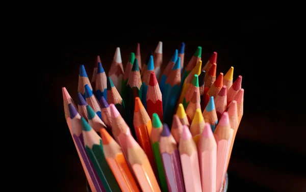 거무스름 색연필을 클로즈업 — 스톡 사진