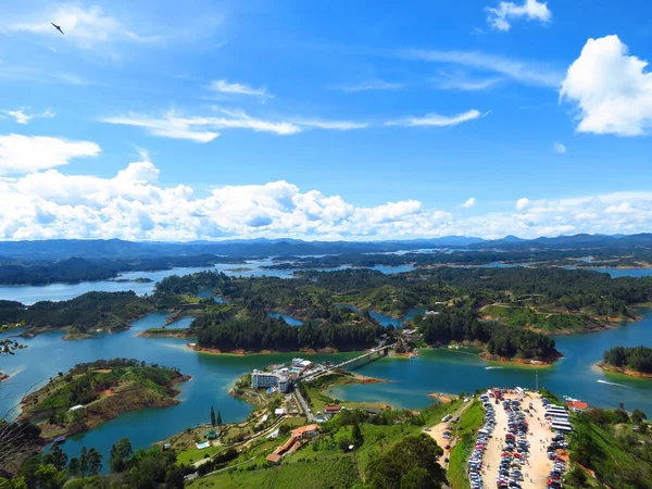 Een Antenne Opname Van Guatape Dam Onder Een Blauwe Bewolkte — Stockfoto