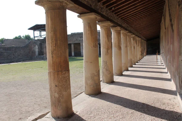 Ruínas Edifício Pedra Antigas Com Colunas — Fotografia de Stock