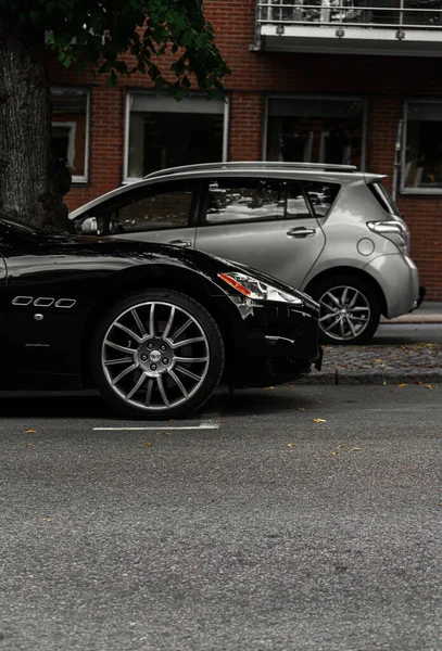 Ulricehamn Zweden Sep 2021 Een Verticaal Schot Van Auto Geparkeerd — Stockfoto