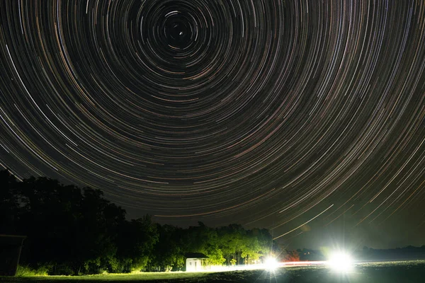 Een Verlicht Park Achtergrond Van Een Sterrenpad — Stockfoto