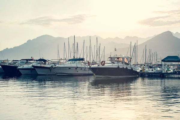 Uma Bela Vista Porto Amalfi Cheio Barcos Iates Campania Itália — Fotografia de Stock