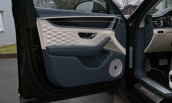 Munhh 2021 Bentley Flying Spur Luxurious Comfortable Modern Car Interior — 스톡 사진