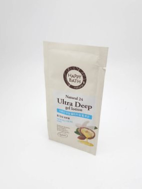 MANILA, PH - OCT 17 - 17 Ekim 2020 tarihinde Manila, Filipinler 'de mutlu banyo doğal ultra derin jel losyonu.