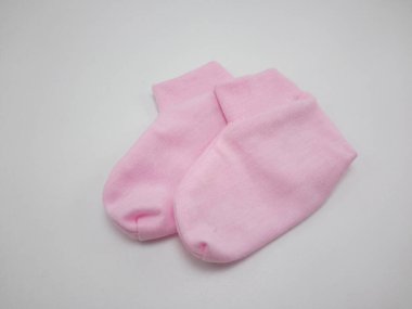 Bir çift bebek çorabı.