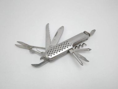 Paslanmaz çelik çok amaçlı çakı.