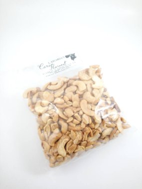 MANILA, PH - OCT 21 - 21 Ekim 2020 tarihinde Manila, Filipinler 'de sarımsaklı fındık hasadı.