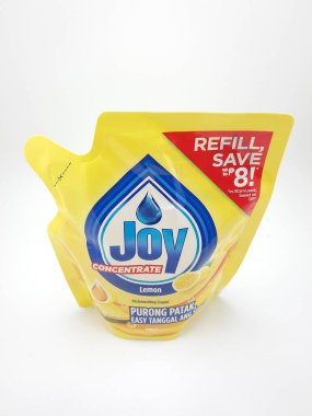 MANILA, PH - OCT 21 - Joy 21 Ekim 2020 tarihinde Manila, Filipinler 'de limon bulaşık deterjanı konsantre.