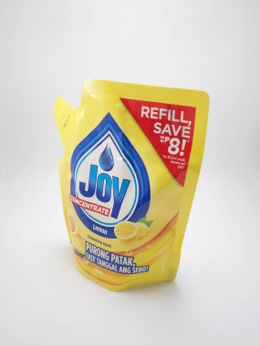 MANILA, PH - OCT 21 - Joy 21 Ekim 2020 tarihinde Manila, Filipinler 'de limon bulaşık deterjanı konsantre.