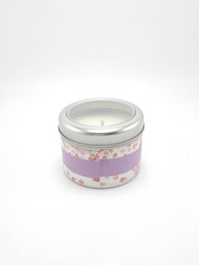 Metal kutuda beyaz kokulu mum