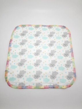 Bulutlar grafik yazdırır bebek bezi siler