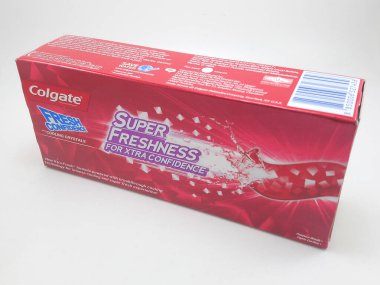 MANILA, PH - OCT 5 - 5 Ekim 2020 tarihinde Filipinler 'in Manila şehrinde Taze Baharatlı Taze Diş macunu Kutusu.