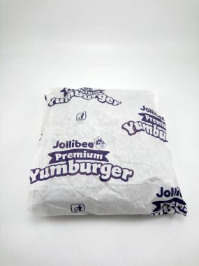 MANILA, PH - OCT 5 - Jollibee premium burger 5 Ekim 2020, Manila, Filipinler.