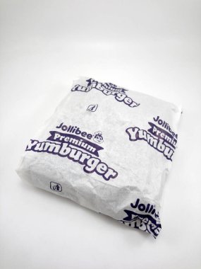 MANILA, PH - OCT 5 - Jollibee premium burger 5 Ekim 2020, Manila, Filipinler.