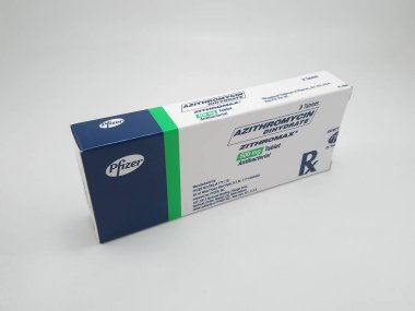 MANILA, PH - OCT 5 - Pfizer azitromycin dihidrat zithromax antibakteriyel tablet kutusu 5 Ekim 2020 tarihinde Manila, Filipinler.