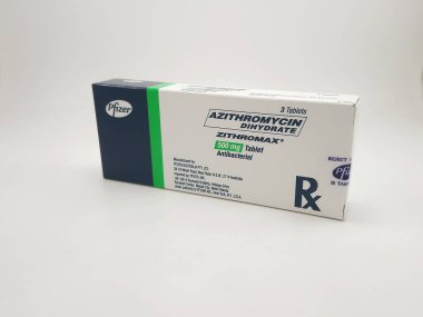 MANILA, PH - OCT 5 - Pfizer azitromycin dihidrat zithromax antibakteriyel tablet kutusu 5 Ekim 2020 tarihinde Manila, Filipinler.