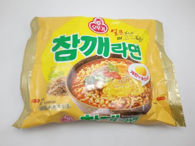 MANILA, PH - OCT 5 - 5 Ekim 2020 'de Manila, Filipinler' de susamlı ramen.