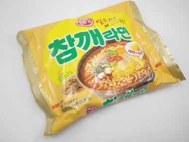 MANILA, PH - OCT 5 - 5 Ekim 2020 'de Manila, Filipinler' de susamlı ramen.