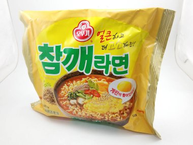 MANILA, PH - OCT 5 - 5 Ekim 2020 'de Manila, Filipinler' de susamlı ramen.