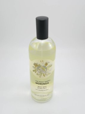 MANILA, PH - OCT 5 - 5 Ekim 2020 'de Manila, Filipinler' de vücut sisi yapan kaportacı.