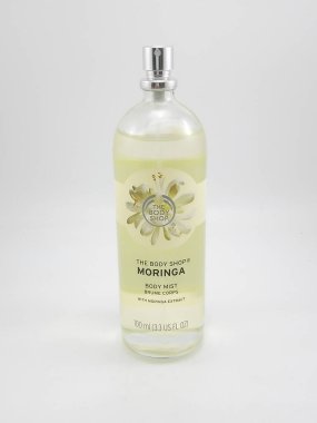 MANILA, PH - OCT 5 - 5 Ekim 2020 'de Manila, Filipinler' de vücut sisi yapan kaportacı.