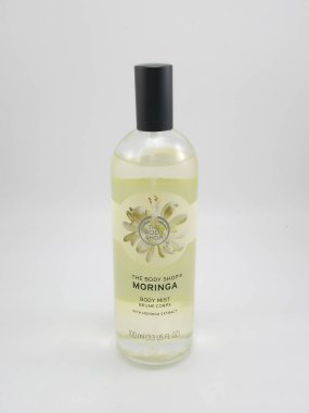 MANILA, PH - OCT 5 - 5 Ekim 2020 'de Manila, Filipinler' de vücut sisi yapan kaportacı.