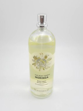 MANILA, PH - OCT 5 - 5 Ekim 2020 'de Manila, Filipinler' de vücut sisi yapan kaportacı.