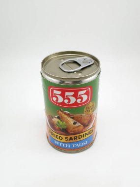 MANILA, PH - OCT 5 - 555 Tausi ile kızarmış sardalya 5 Ekim 2020, Manila, Filipinler.