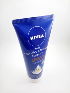 MANILA, PH - OCT 6 - Nivea vücut yoğun nem serumu 6 Ekim 2020, Manila, Filipinler.