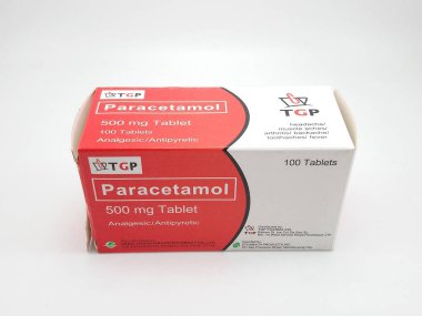 MANILA, PH - OCT 6 - TGP The Generics Eczanesi parasetamol tablet kutusu 6 Ekim 2020, Manila, Filipinler.