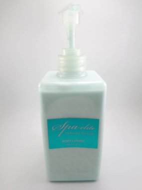 MANILA, PH - OCT 6 - 6 Ekim 2020 tarihinde Manila, Filipinler 'de elit okaliptüs ve naneli vücut losyonu.