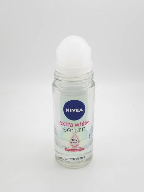 MANILA, PH - OCT 6 - Nivea 6 Ekim 2020 tarihinde Manila, Filipinler 'de ekstra beyaz serumlu deodorant terleme önleyici.